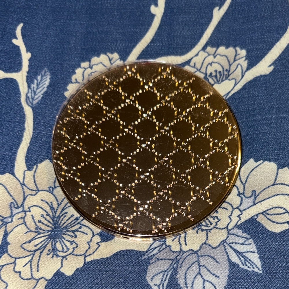 Excellent Condition Gucci Parfums Gold Round Logo Compact Mirror